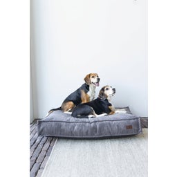 Designed by Lotte Ligkussen - Ribbed Bruin - 120x80x15 cm