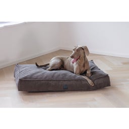 Designed by Lotte Ligkussen - Ribbed Bruin - 120x80x15 cm