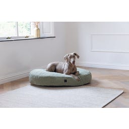 Designed by Lotte Oval Hundekissen Yndis Grün - 115x85x15 cm